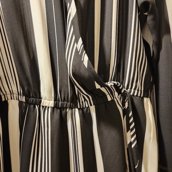 Black and white blouse - Picture 6 of 7